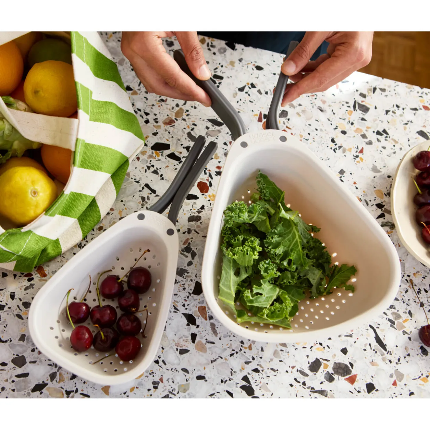 Joseph Joseph Droplet Colander With Folding Handle - Small