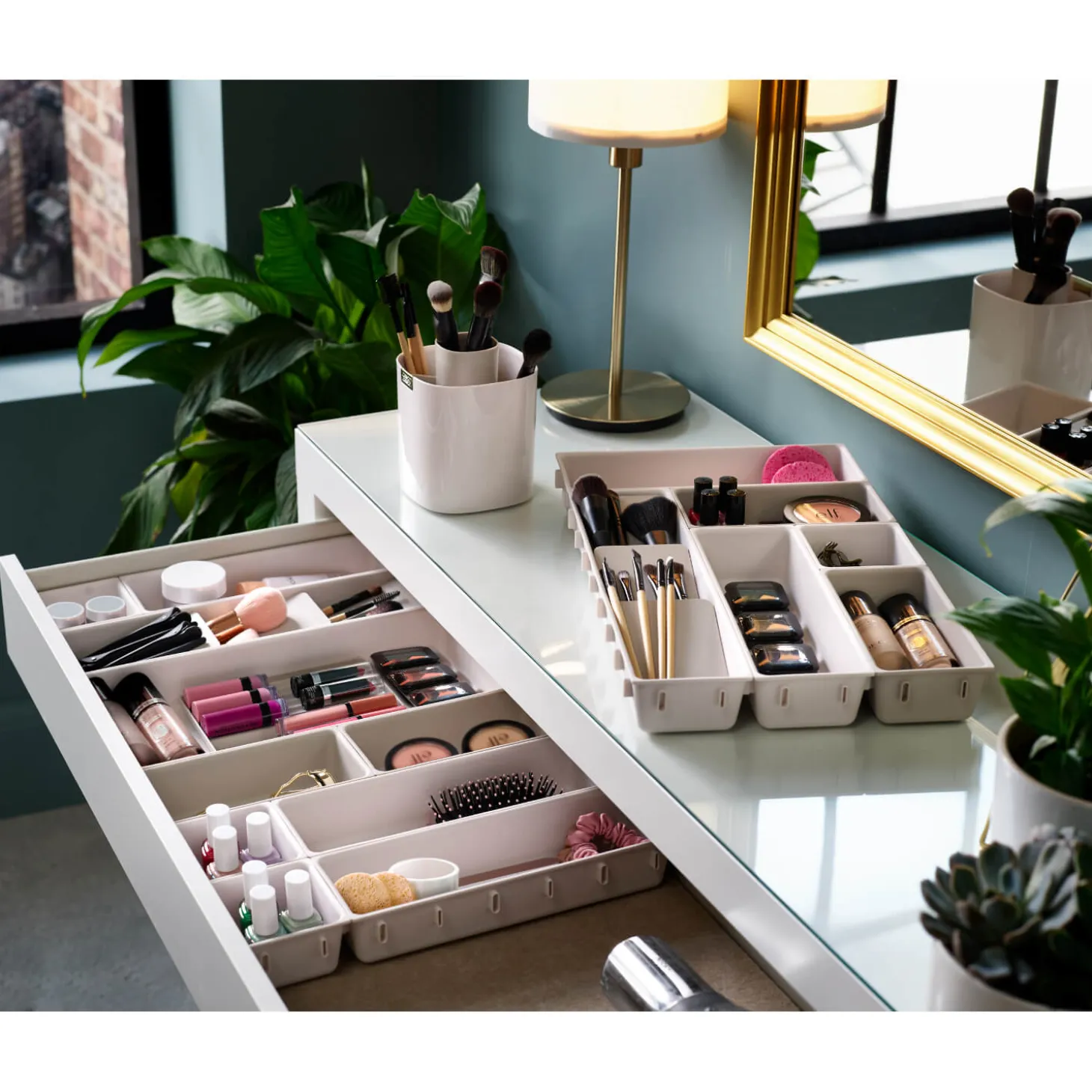 Joseph Joseph Viva Make-Up Brush Pot - Shell