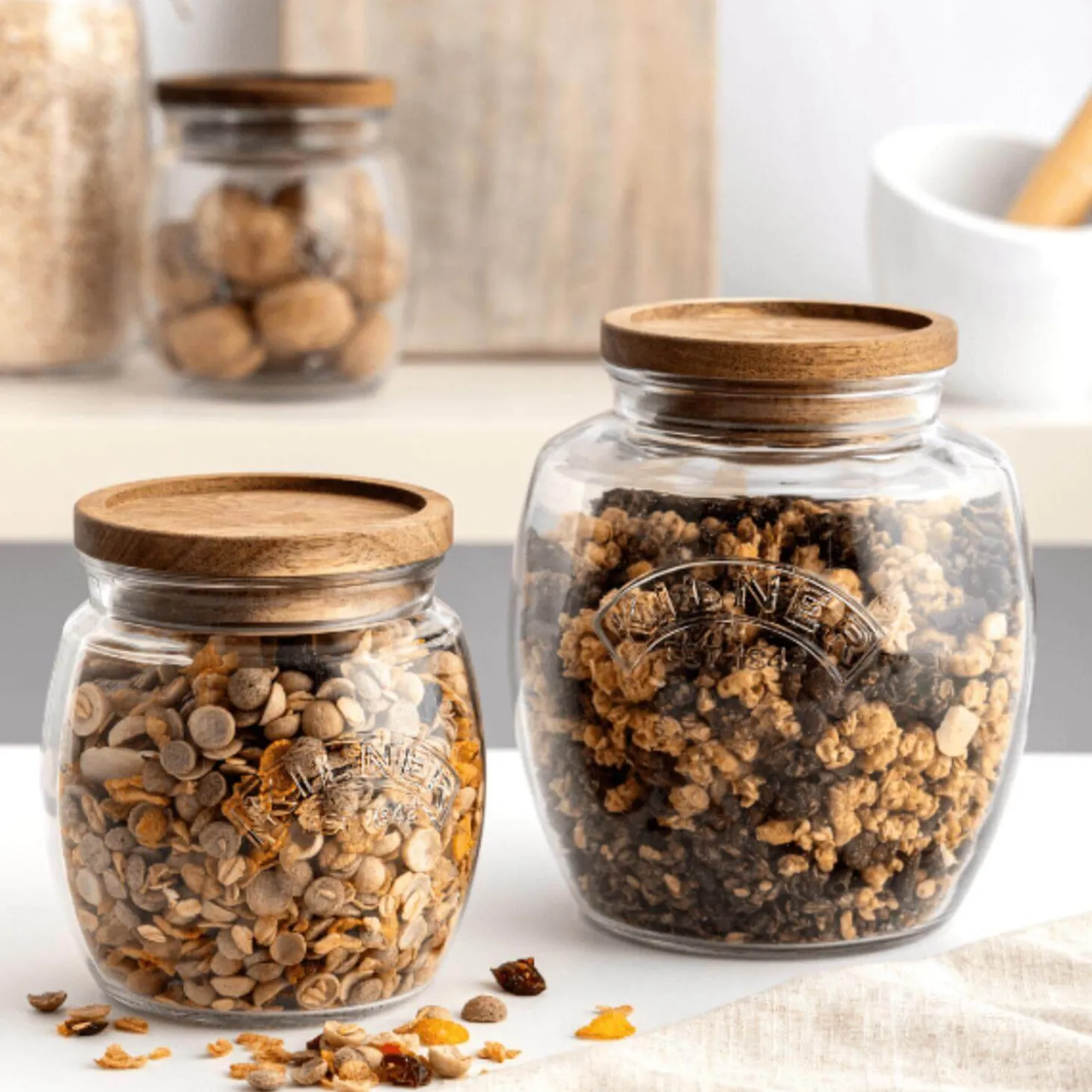 Kilner 2 Litre Universal Glass Jar with Acacia Lid