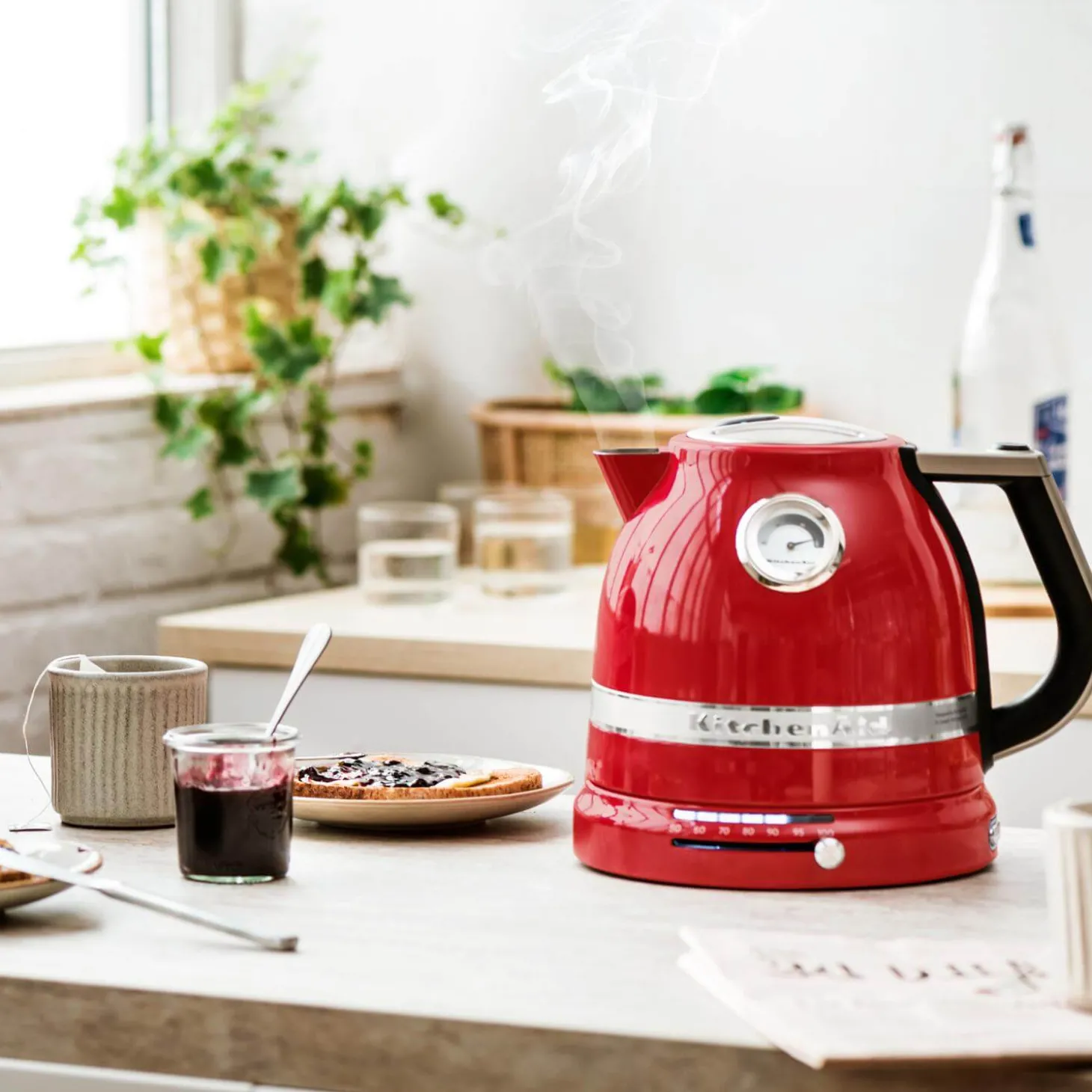 KitchenAid Artisan 5KEK1522BER 1.5 Litre Kettle - Empire Red