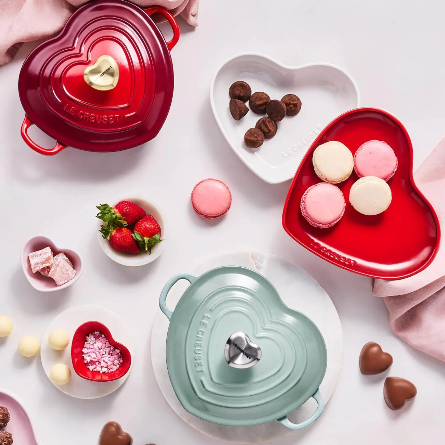 Le Creuset Cast Iron 20cm Heart Shape Dish with Lid - Shell Pink