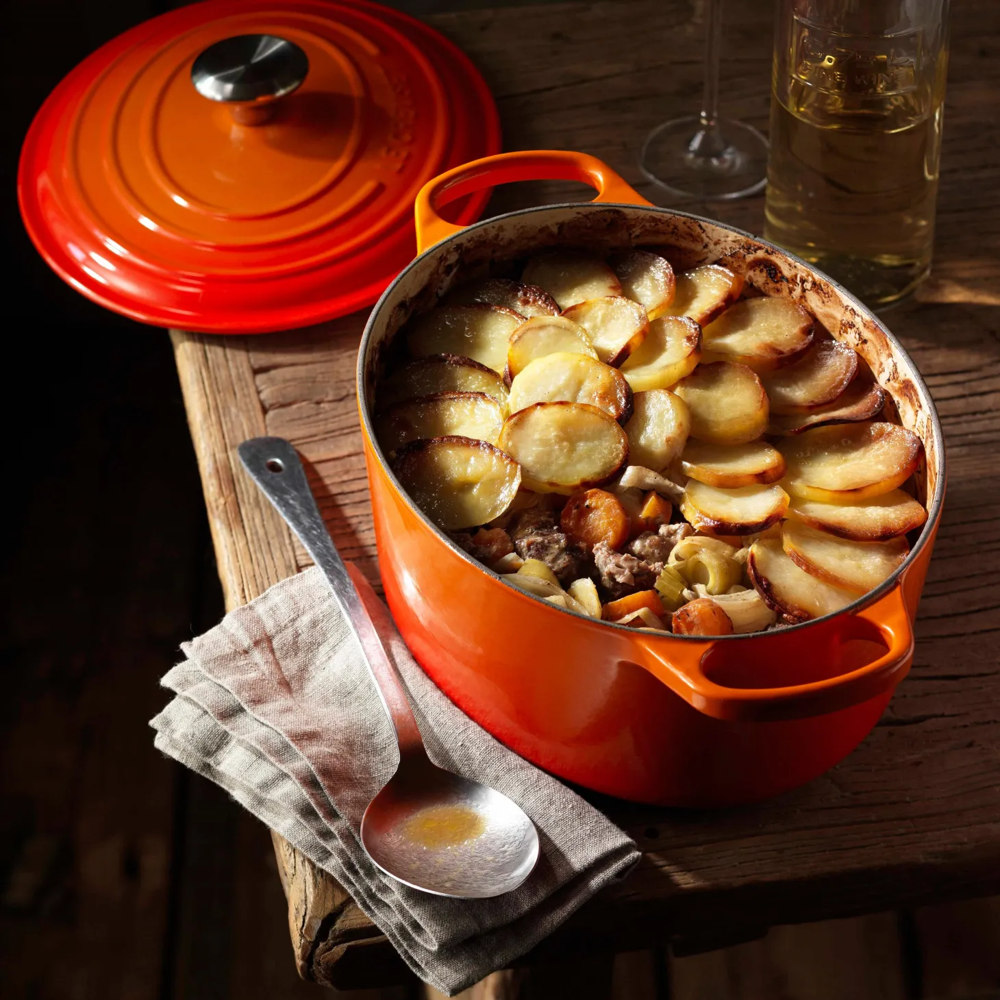 Le Creuset Signature Cast Iron 27cm Oval Casserole - Volcanic