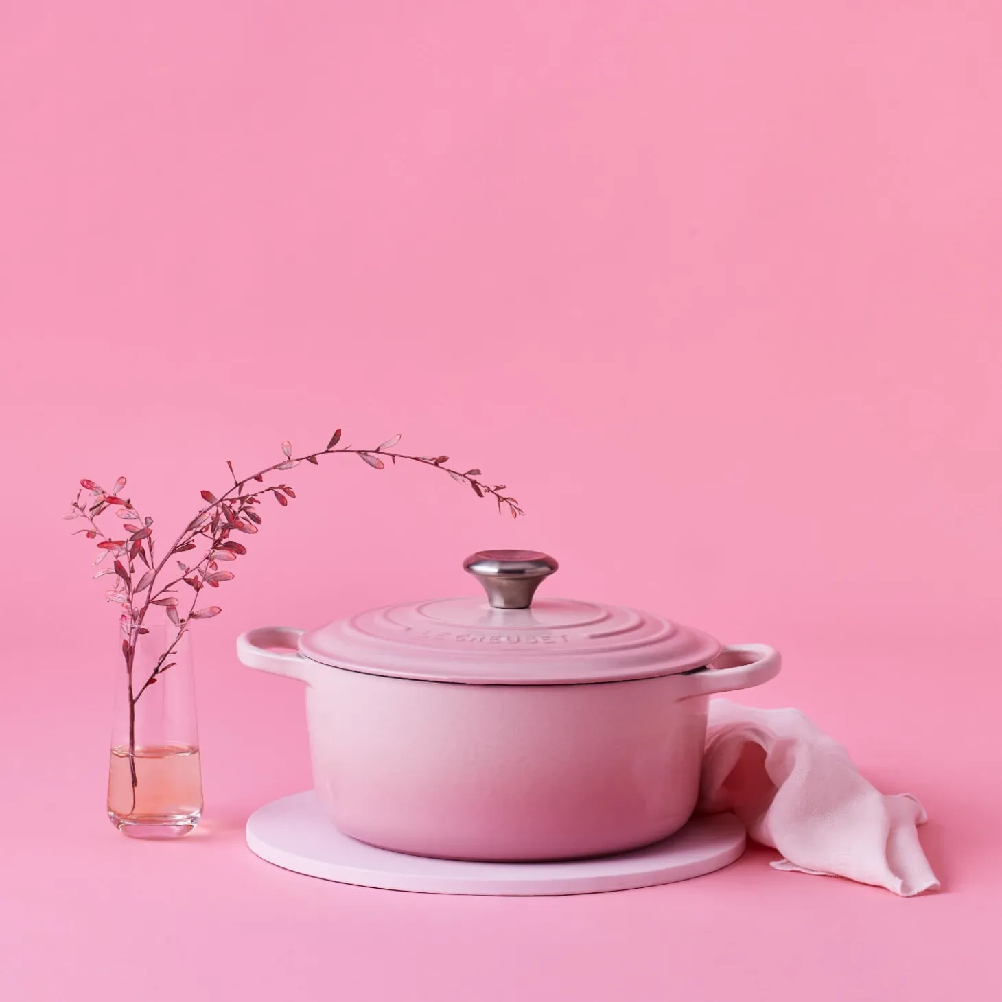 Le Creuset Signature Cast Iron 20cm Round Casserole - Shell Pink