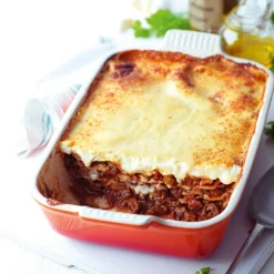 Le Creuset Signature Cast Iron 3 Piece Casserole & Heritage Stoneware Oven Dish Set - Volcanic