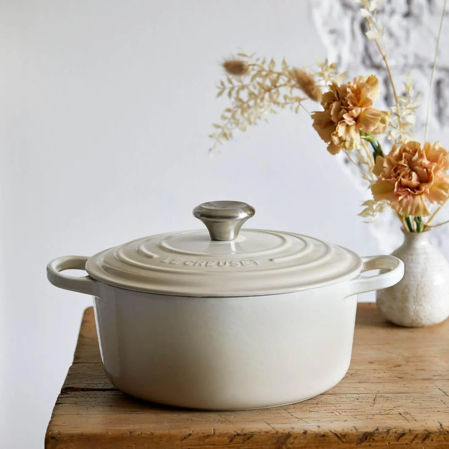 Le Creuset Signature Cast Iron 24cm Round Casserole - Meringue