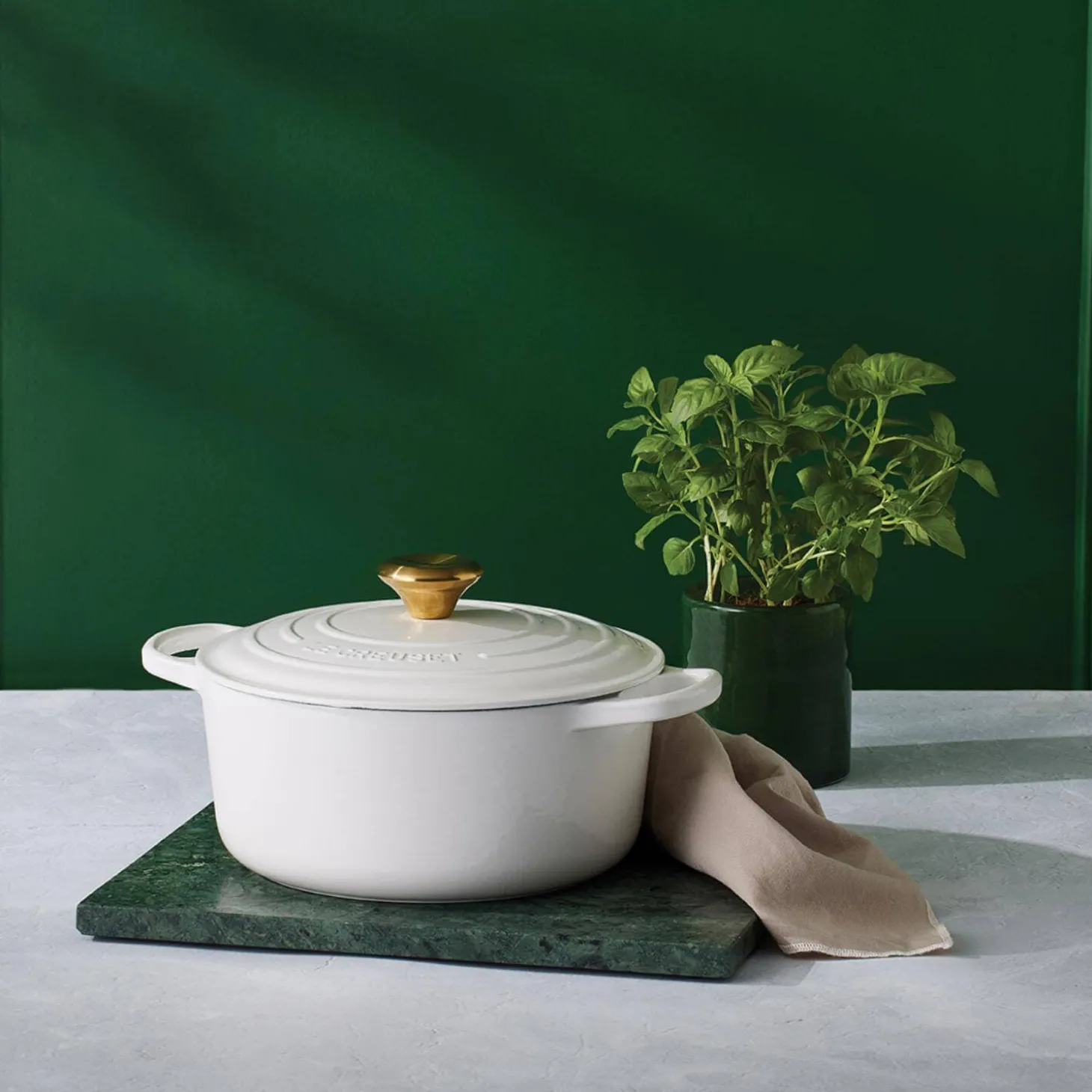 Le Creuset Signature Cast Iron 28cm Round Casserole - White