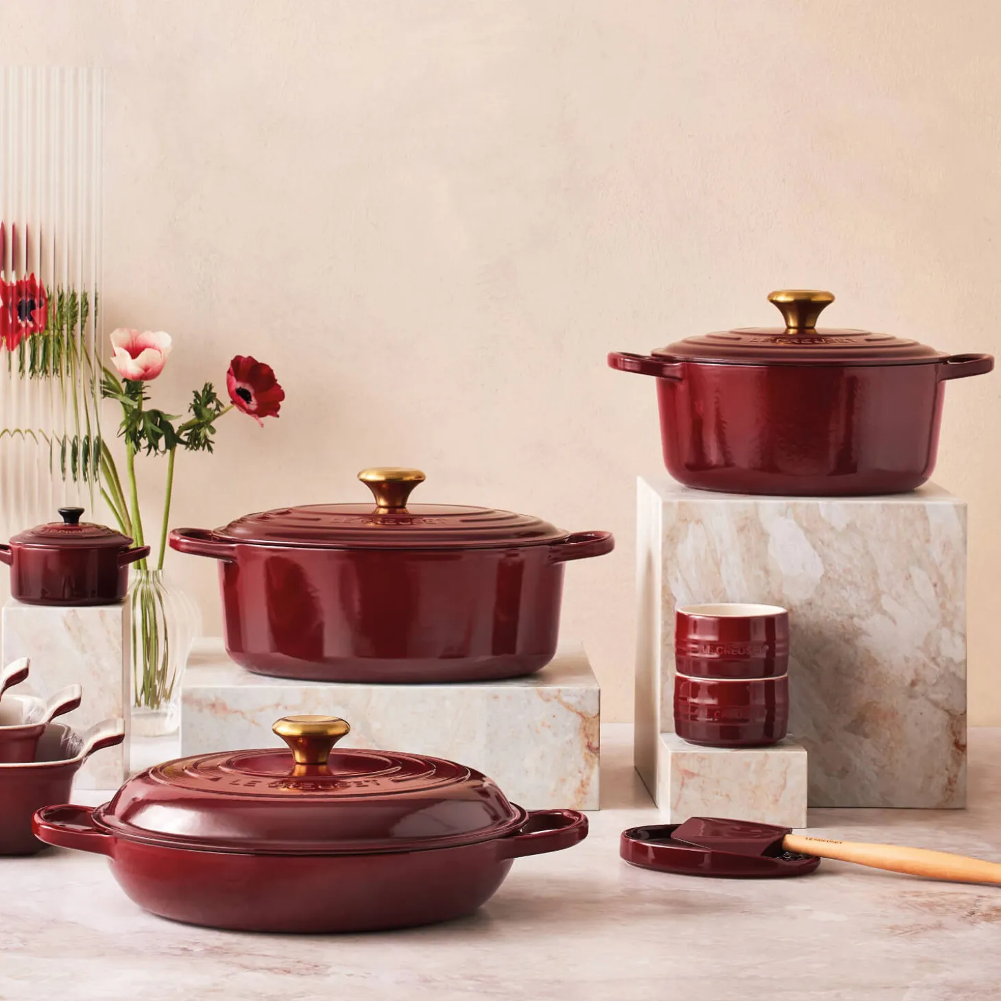 Le Creuset Signature Cast Iron 29cm Oval Casserole - Garnet