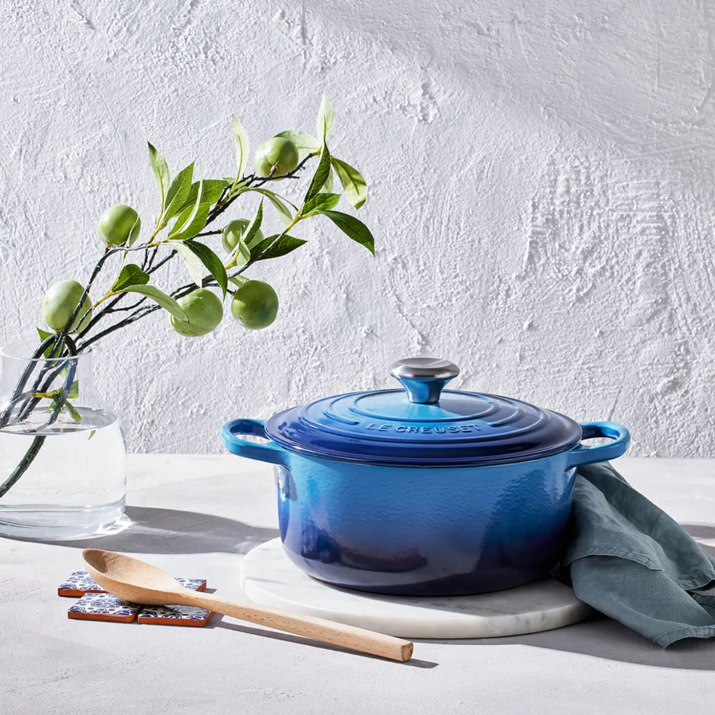 Le Creuset Signature Cast Iron 22cm Round Casserole - Azure