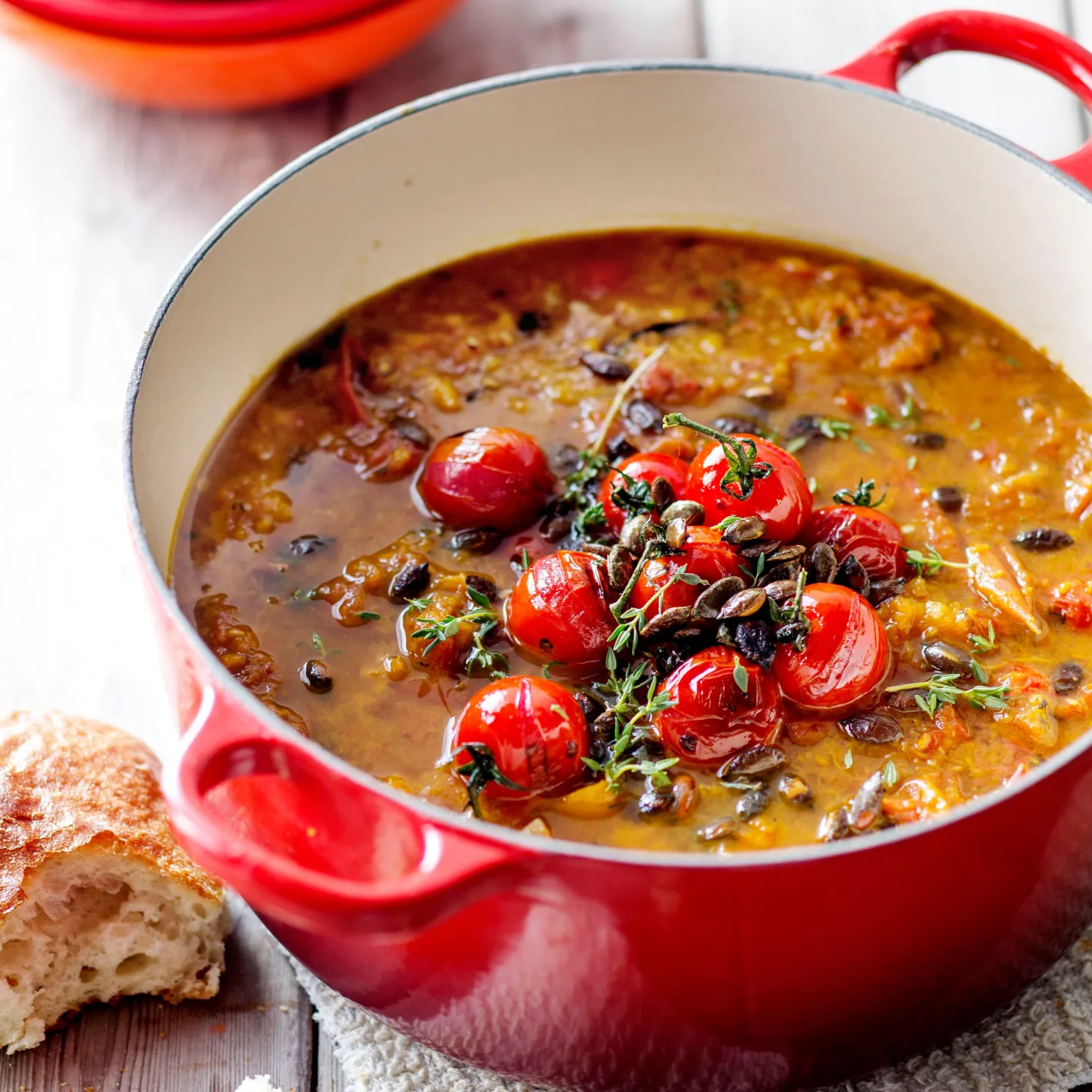 Le Creuset Signature Cast Iron 28cm Round Casserole - Cerise