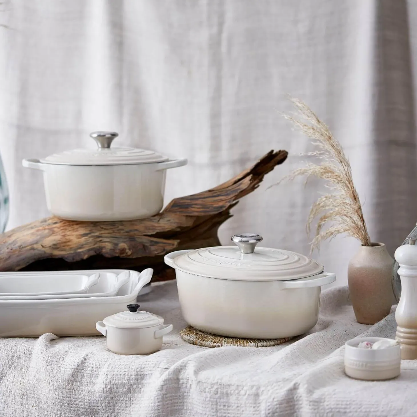 Le Creuset Signature Cast Iron 27cm Oval Casserole - Meringue