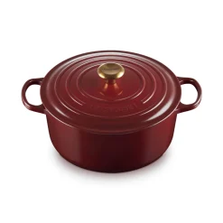 Le Creuset Signature Cast Iron 28cm Round Casserole - Garnet