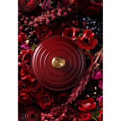 Le Creuset Signature Cast Iron 28cm Round Casserole - Garnet