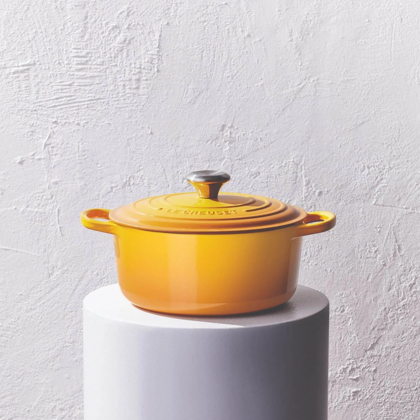 Le Creuset Signature Cast Iron 28cm Round Casserole - Nectar