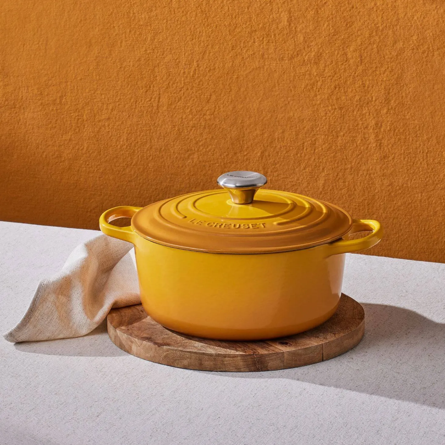 Le Creuset Signature Cast Iron 28cm Round Casserole - Nectar