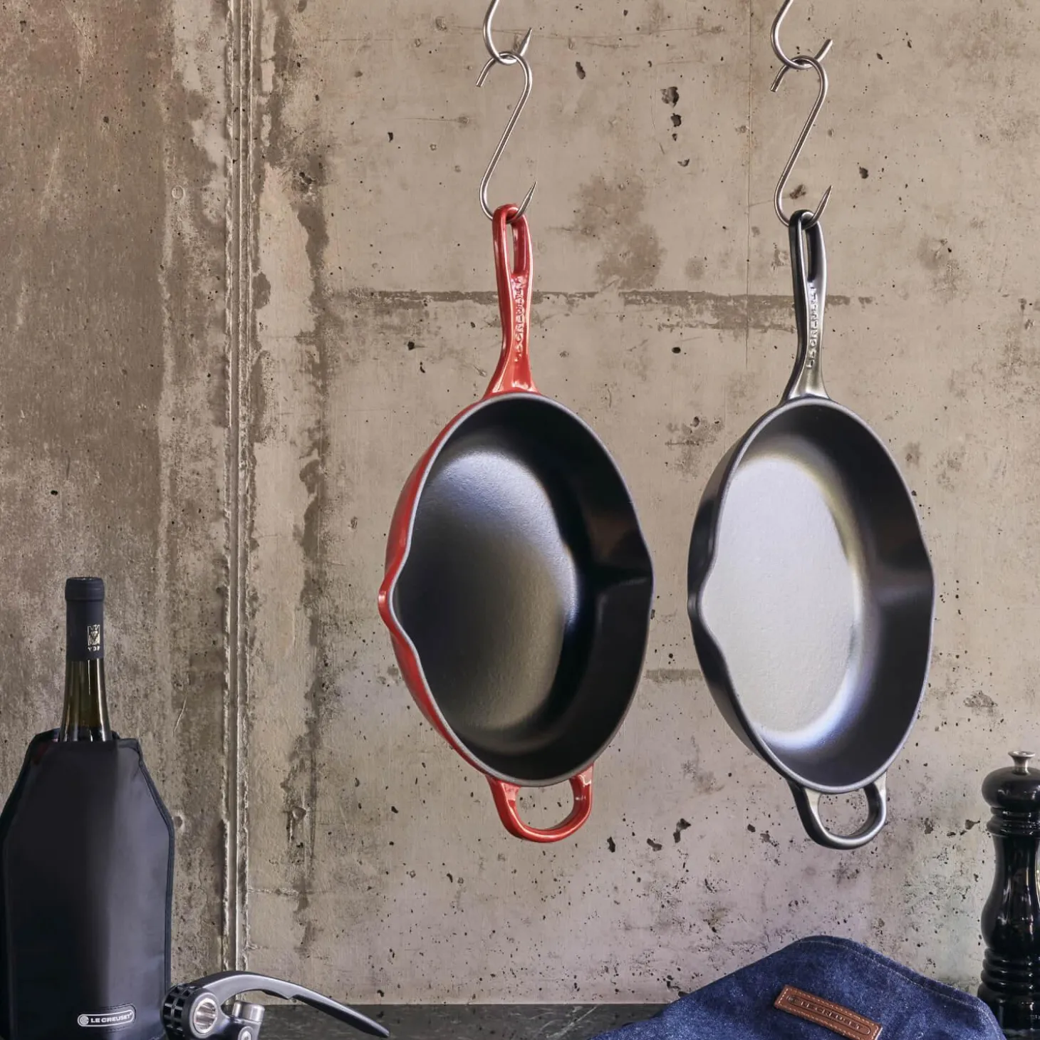 Le Creuset Signature Cast Iron 23cm Round Skillet - Cerise