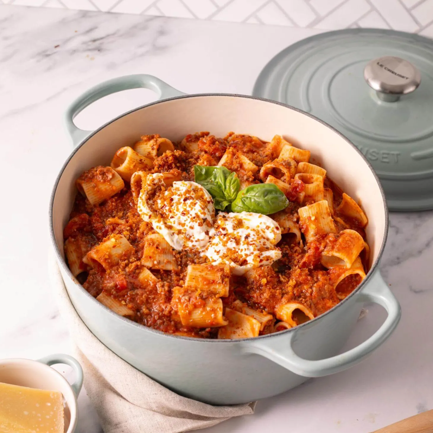 Le Creuset Signature 22cm Cast Iron Round Casserole - Sea Salt