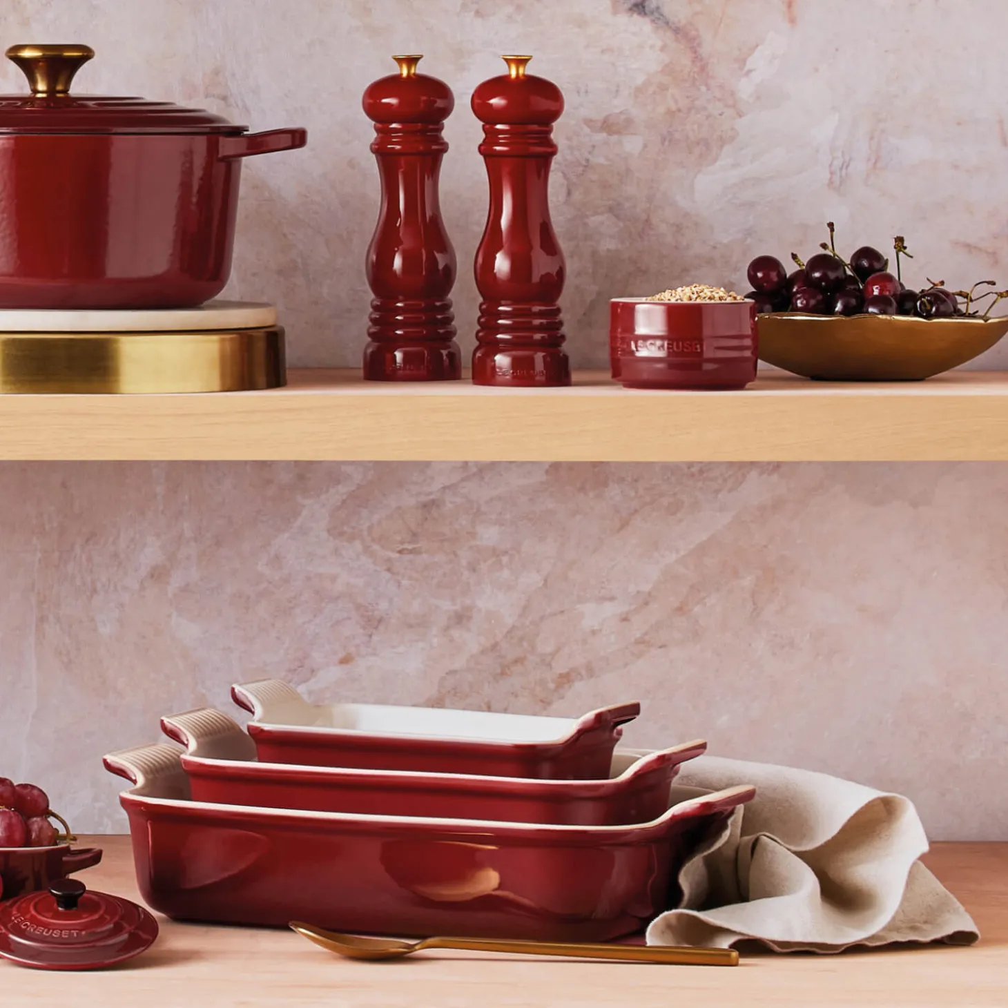 Le Creuset Stoneware Heritage 19cm Rectangular Deep Dish - Garnet