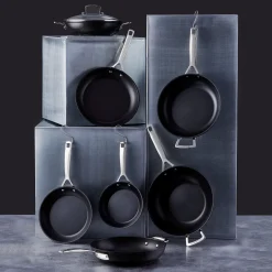 Le Creuset Toughened Non-Stick Shallow Frying Pan - 28cm