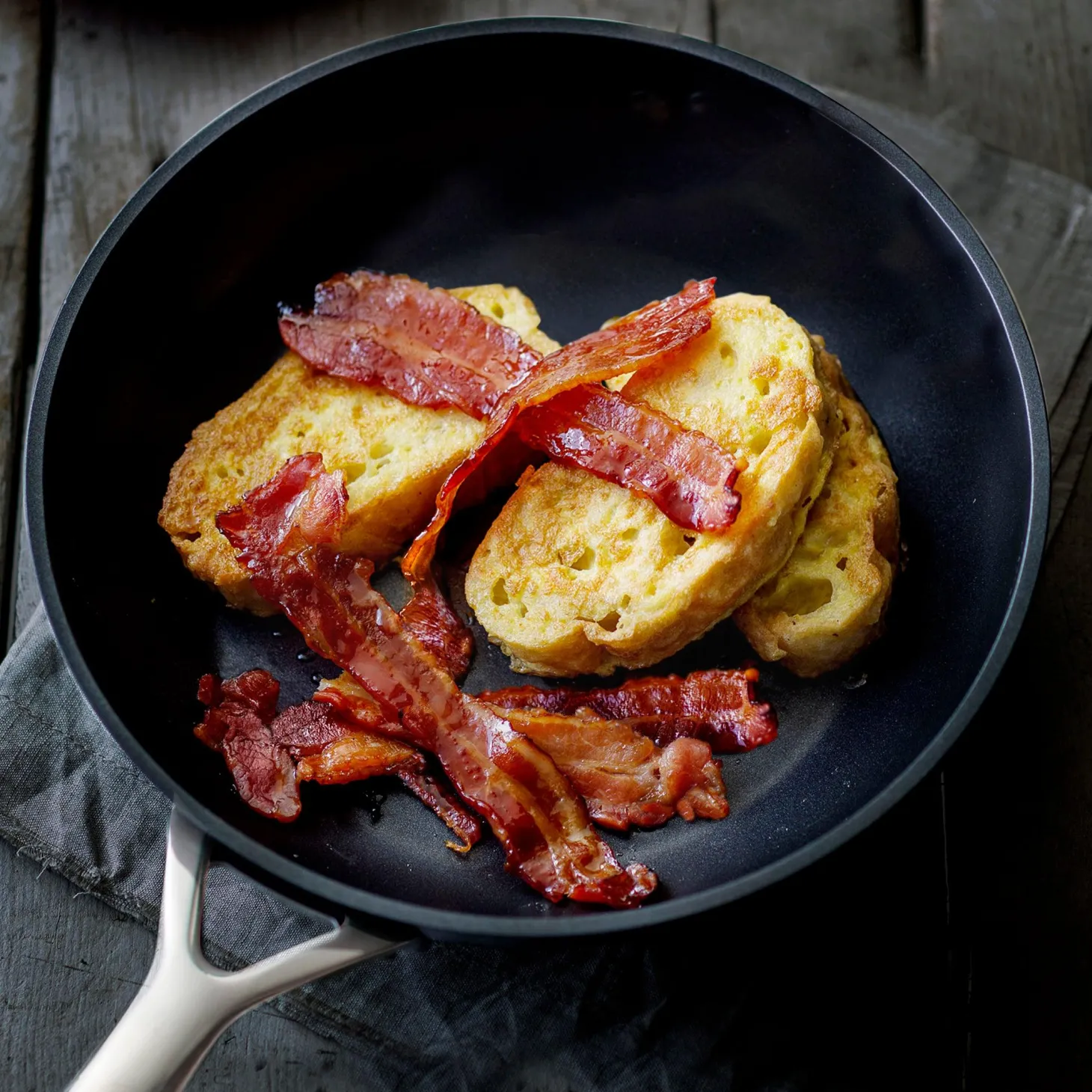 Le Creuset Toughened Non-Stick Deep Frying Pan - 24cm