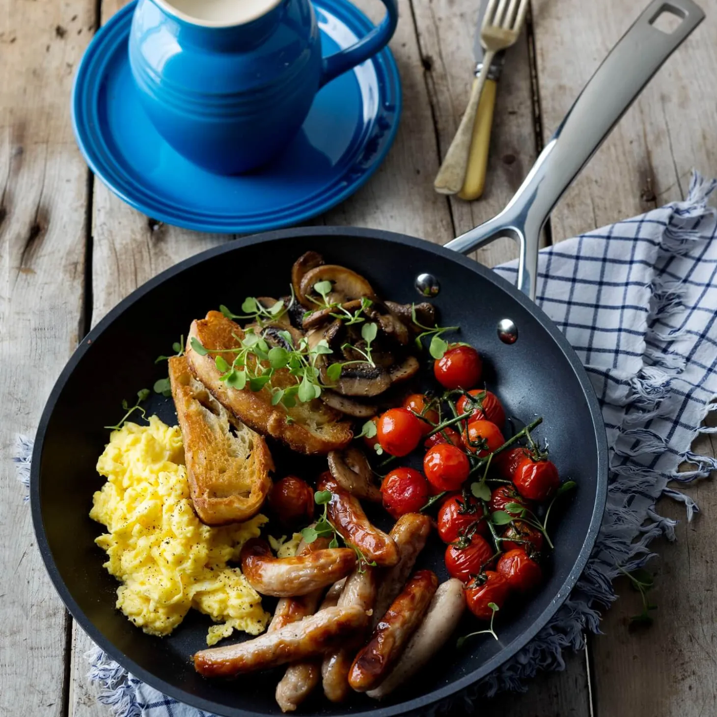Le Creuset Toughened Non-Stick Shallow Frying Pan - 22cm