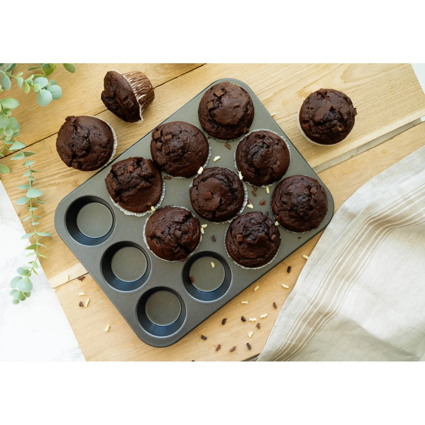 Luxe Bakeware Non-Stick Bun Pan - 12 Cup