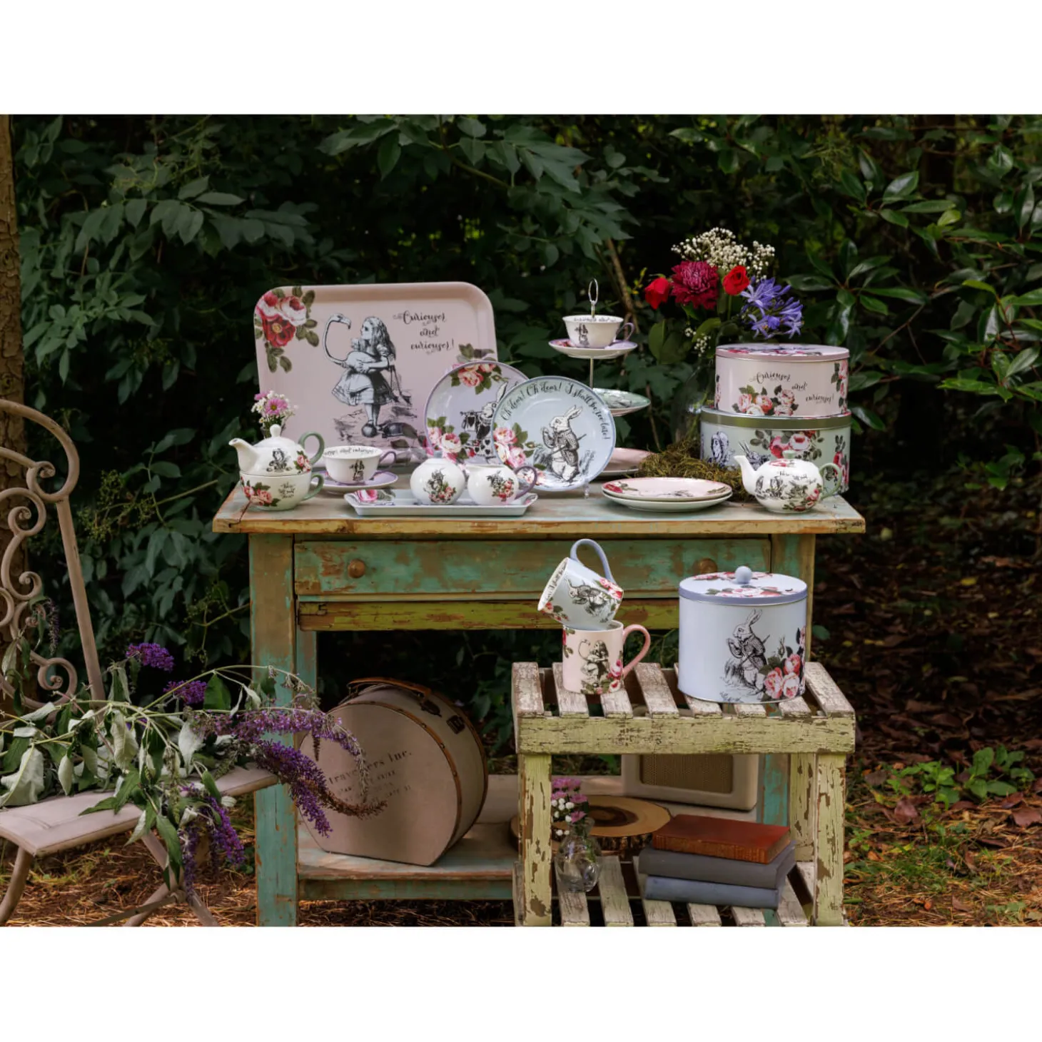 Mikasa V&A Alice In Wonderland Bone China 3-Tier Cake Stand