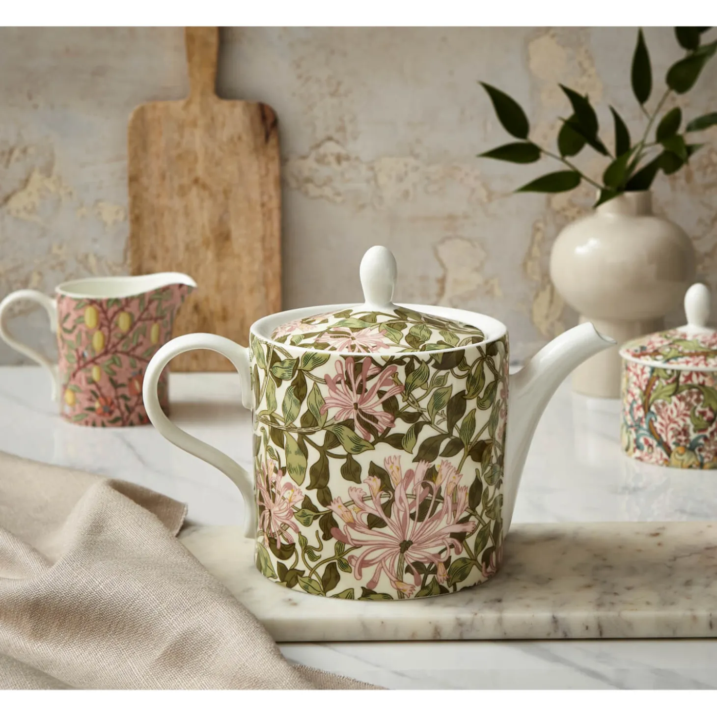 Morris & Co 4 Cup Porcelain Teapot - Honeysuckle