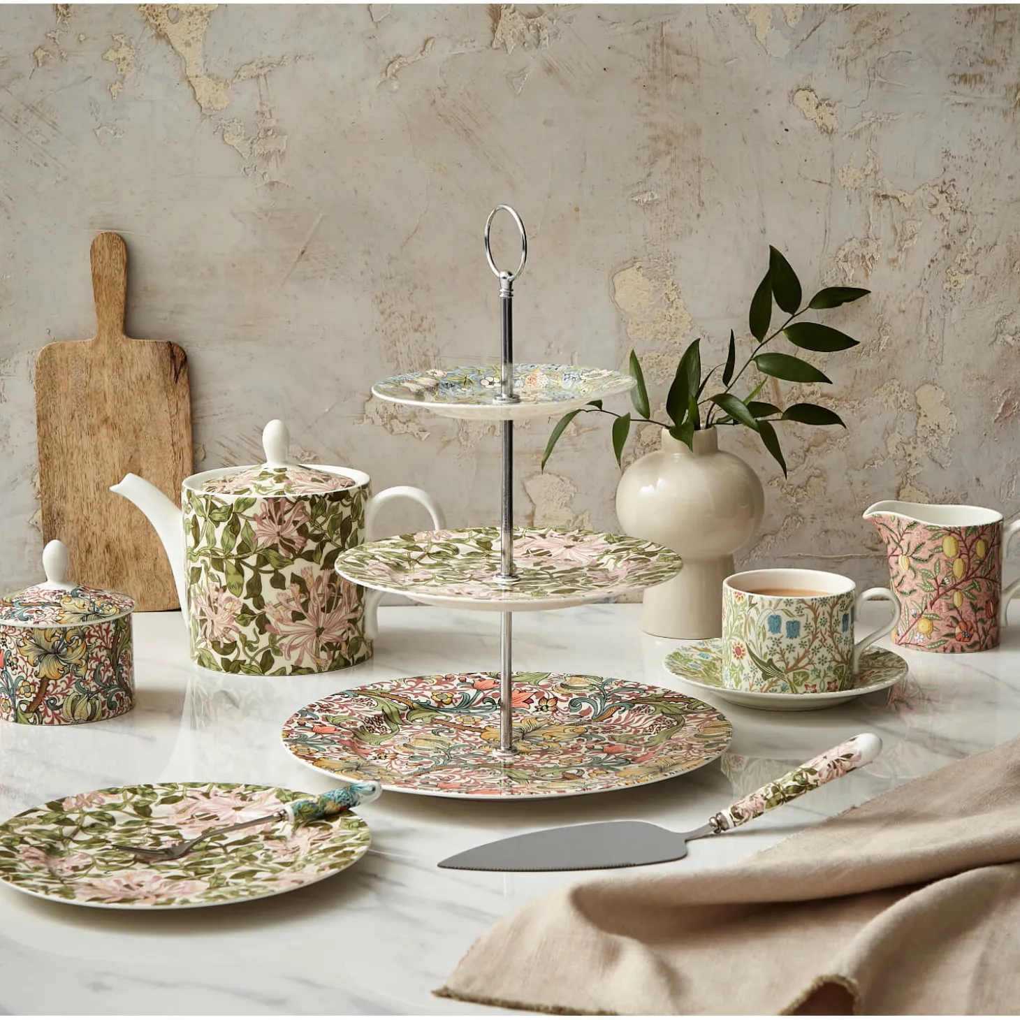 Morris & Co 4 Cup Porcelain Teapot - Honeysuckle