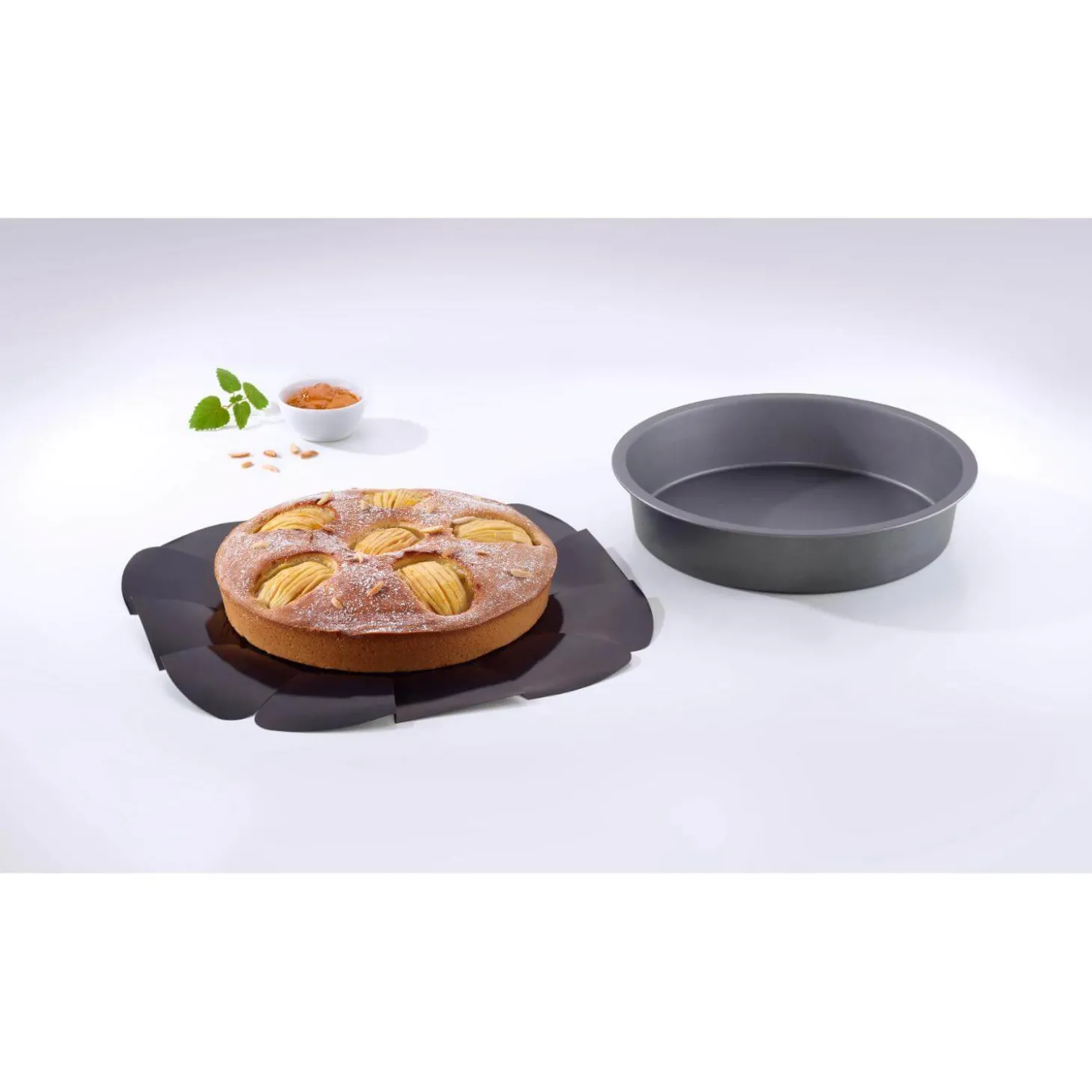 NoStik Reusable 20cm Round Cake Tin Liner - Black