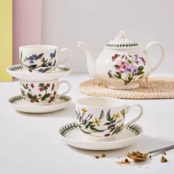 Portmeirion Botanic Garden Romantic Shape 2-Pint Teapot