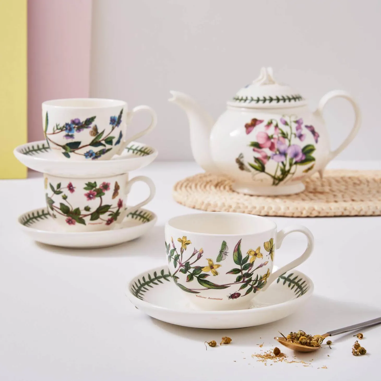 Portmeirion Botanic Garden Romantic Shape 2-Pint Teapot