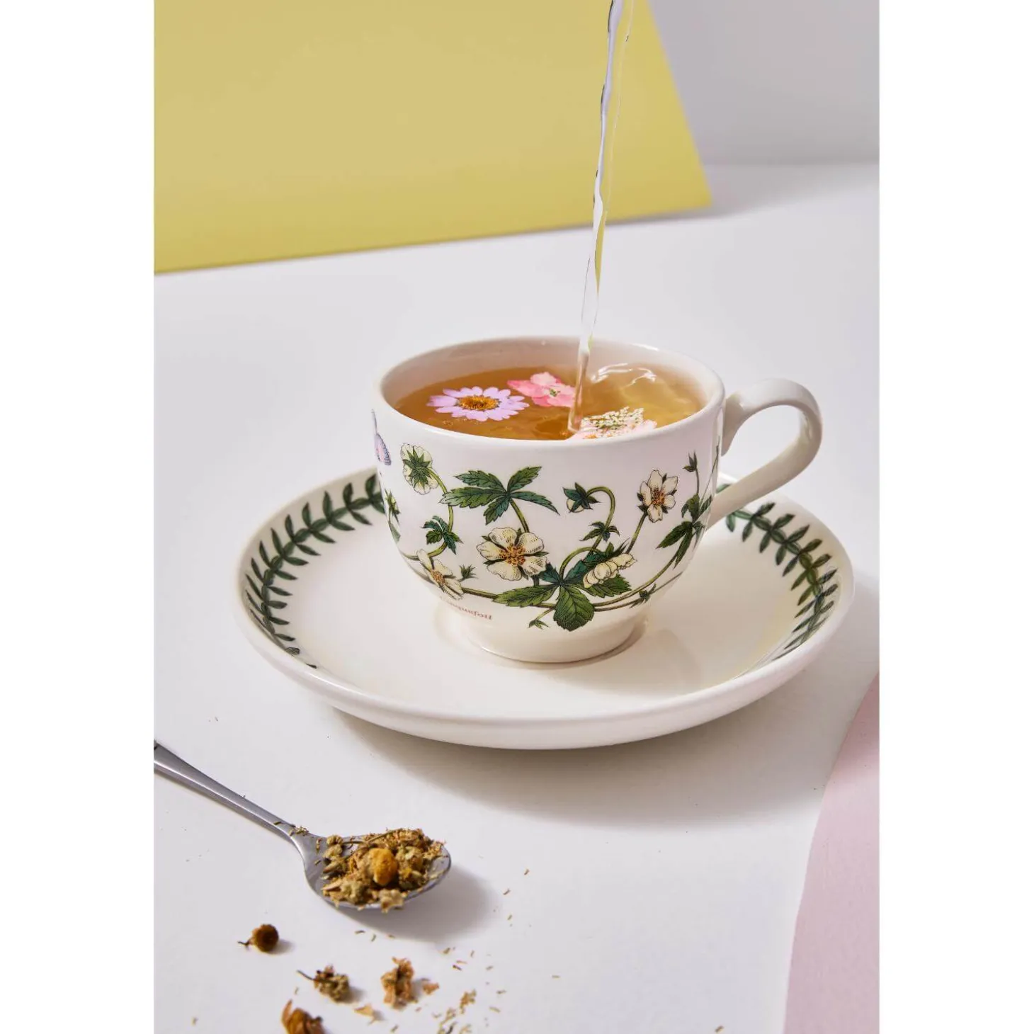 Portmeirion Botanic Garden Romantic Shape 2-Pint Teapot