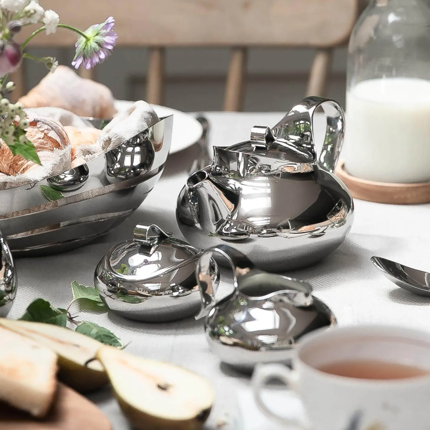 Robert Welch Drift 18|10 Mirror Polished Stainless Steel 900ml Teapot