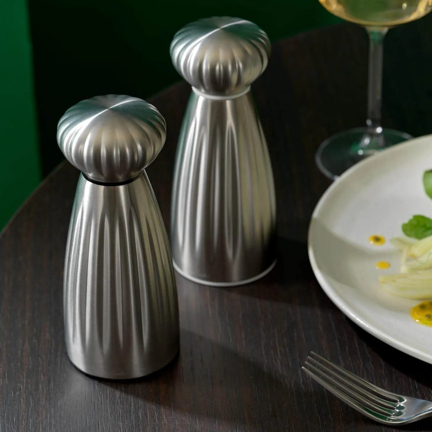 Robert Welch Palm Medium Stainless Steel Salt & Pepper Mill Set with Tray - Satin