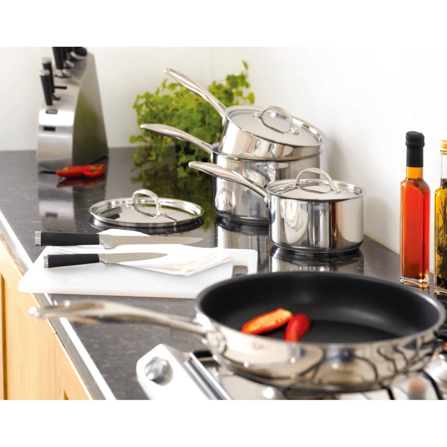 Stellar 7000 Non-Stick Saute Pan With Helper Handle - 24cm