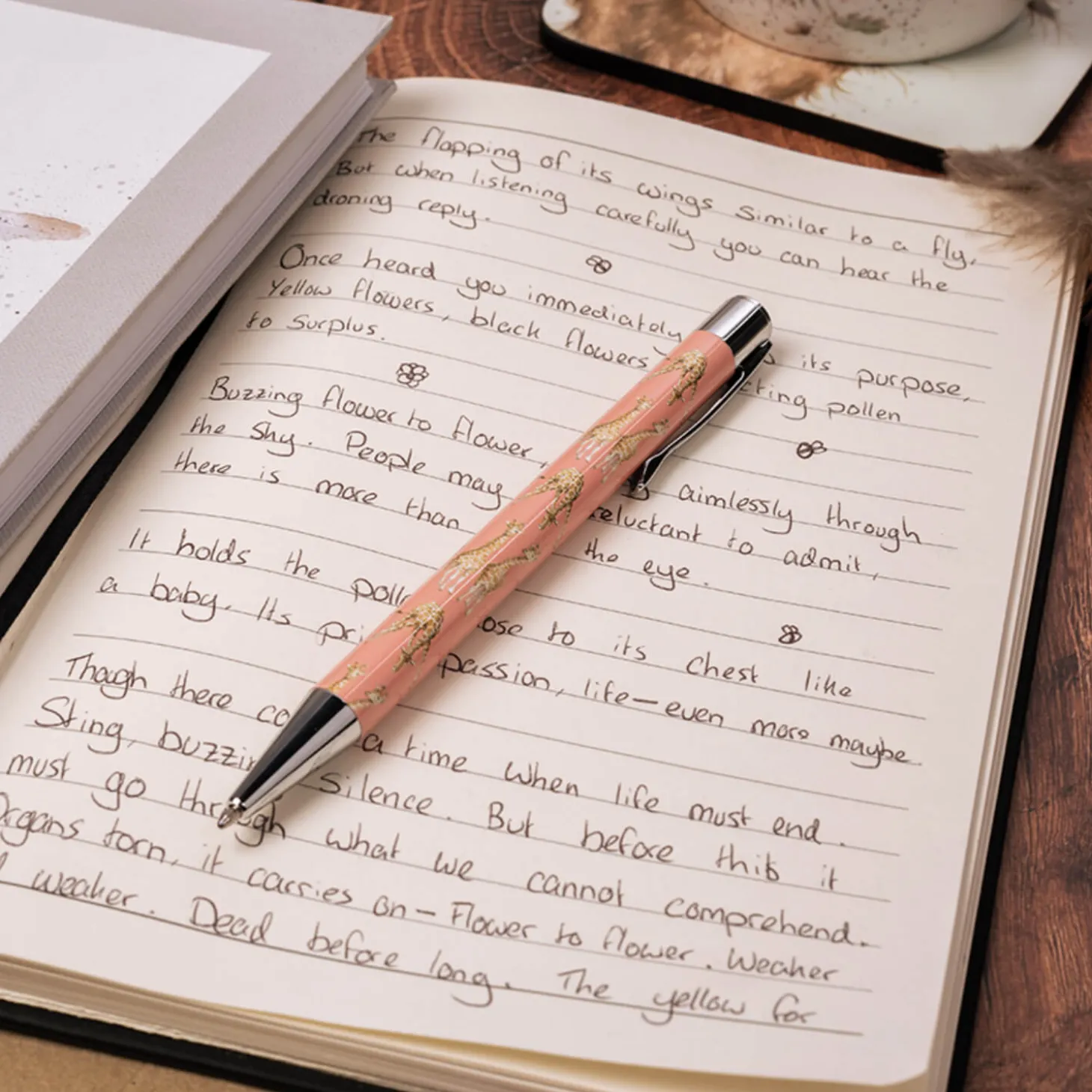 Wrendale Designs by Hannah Dale Pen - Giraffe / Pink