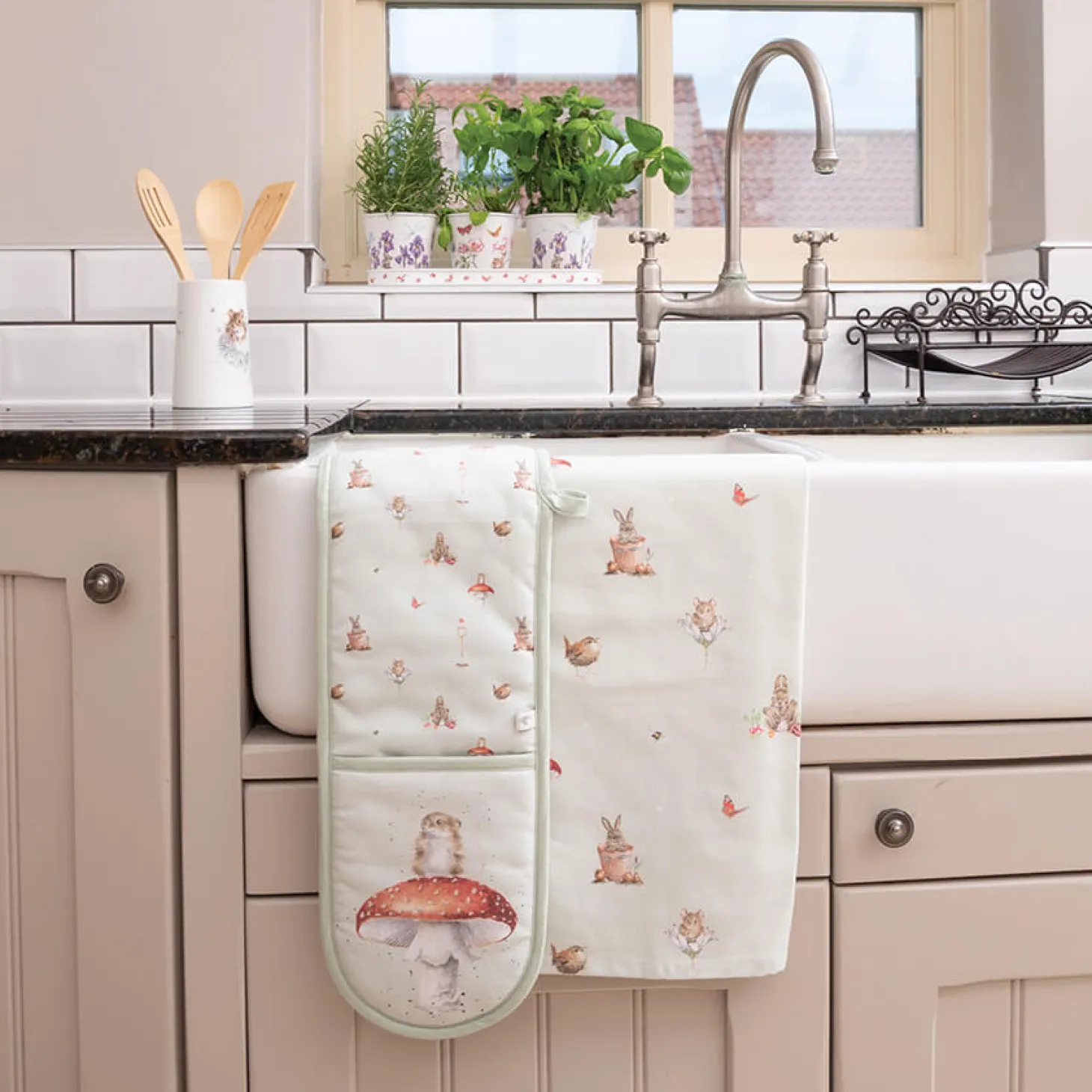 Wrendale Designs by Hannah Dale 100% Cotton Tea Towel - Garden Friends