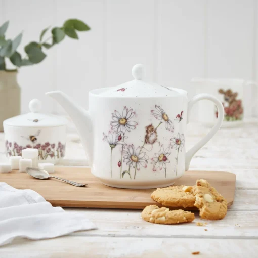 Wrendale Designs by Hannah Dale 2 Pint Teapot - Oops A Daisy
