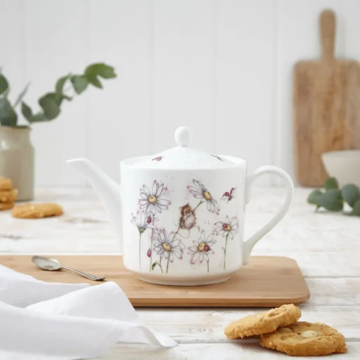 Wrendale Designs by Hannah Dale 2 Pint Teapot - Oops A Daisy